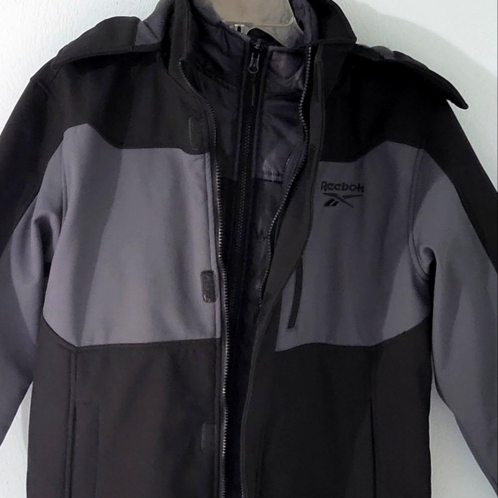 The brand is Reebok and the size is L (14/16)